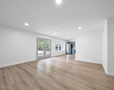 813 Panay Way Drive - Photo Thumbnail 9