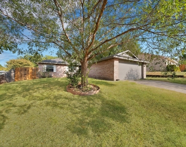 813 Panay Way Drive - Photo Thumbnail 1