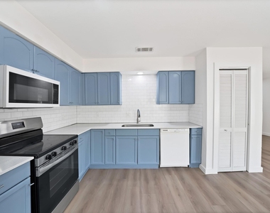 813 Panay Way Drive - Photo Thumbnail 6