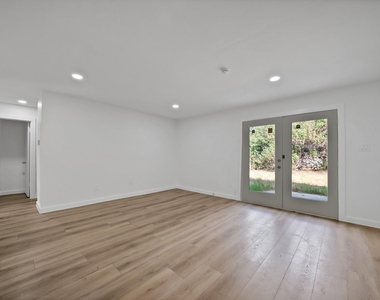 813 Panay Way Drive - Photo Thumbnail 8