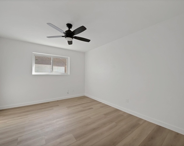 813 Panay Way Drive - Photo Thumbnail 16