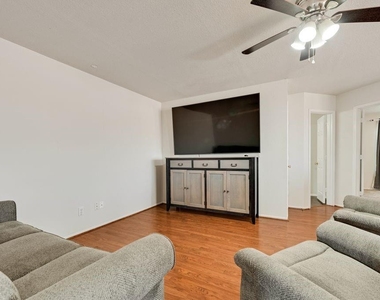 1421 Laurel Hall Lane - Photo Thumbnail 14