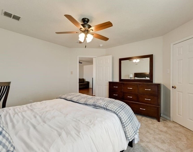 1421 Laurel Hall Lane - Photo Thumbnail 16