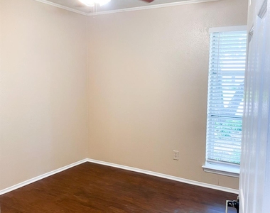 808 E Heath Street - Photo Thumbnail 15