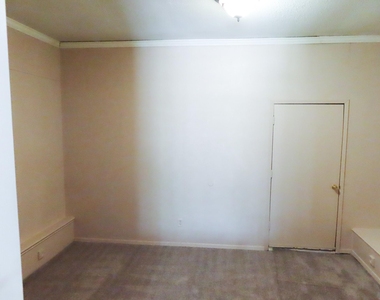 808 E Heath Street - Photo Thumbnail 2