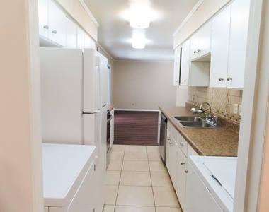 808 E Heath Street - Photo Thumbnail 12