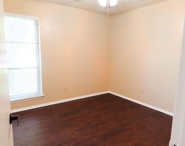 808 E Heath Street - Photo Thumbnail 9