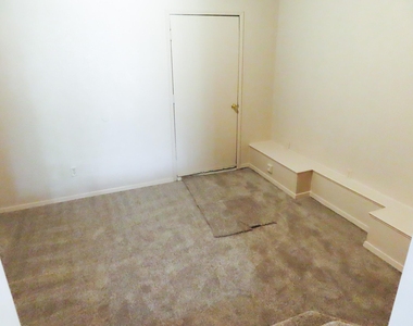 808 E Heath Street - Photo Thumbnail 3