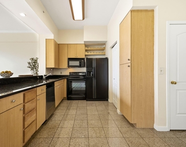 3225 Turtle Creek Boulevard - Photo Thumbnail 4