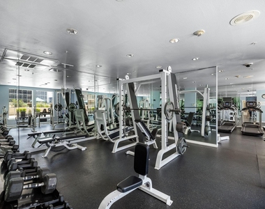 3225 Turtle Creek Boulevard - Photo Thumbnail 15