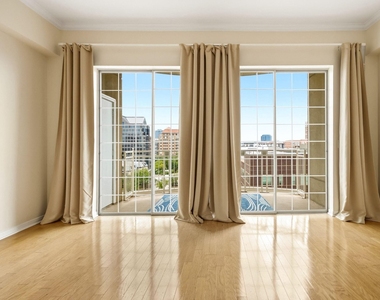3225 Turtle Creek Boulevard - Photo Thumbnail 2