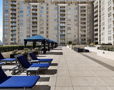 3225 Turtle Creek Boulevard - Photo Thumbnail 18