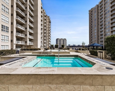 3225 Turtle Creek Boulevard - Photo Thumbnail 17