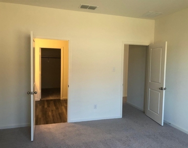 808 Juniper Street - Photo Thumbnail 7