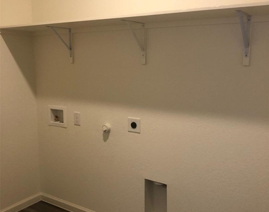 808 Juniper Street - Photo Thumbnail 12
