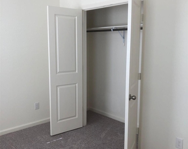 808 Juniper Street - Photo Thumbnail 8