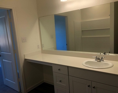 808 Juniper Street - Photo Thumbnail 10