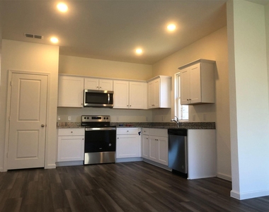 808 Juniper Street - Photo Thumbnail 4