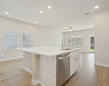 6006 Alderton Drive - Photo Thumbnail 7