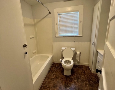 303 N 4th Street - Photo Thumbnail 6
