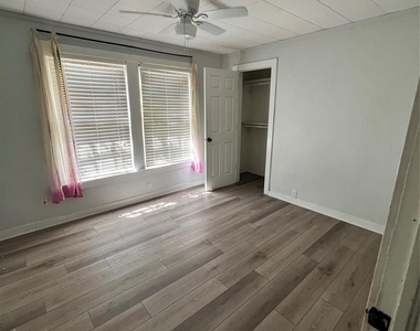 303 N 4th Street - Photo Thumbnail 7