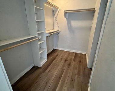 303 N 4th Street - Photo Thumbnail 5