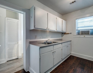804 Sunset Avenue - Photo Thumbnail 9