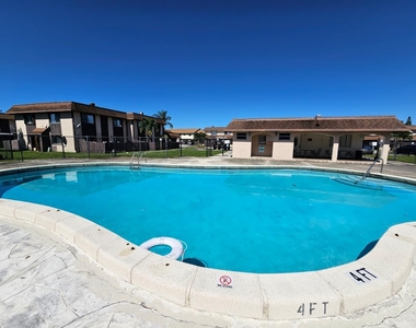 2148 Sherwood Forest Boulevard - Photo Thumbnail 33