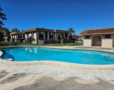 2148 Sherwood Forest Boulevard - Photo Thumbnail 34