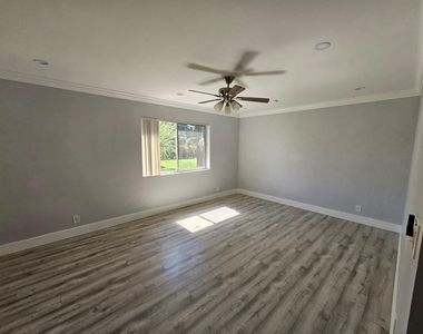 2148 Sherwood Forest Boulevard - Photo Thumbnail 11