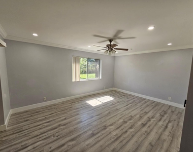 2148 Sherwood Forest Boulevard - Photo Thumbnail 10