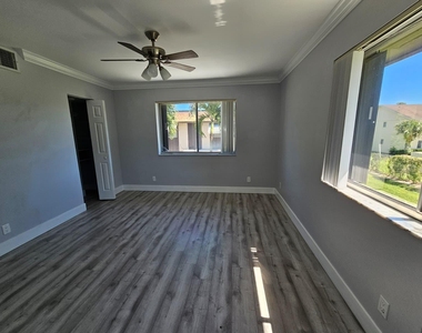 2148 Sherwood Forest Boulevard - Photo Thumbnail 23