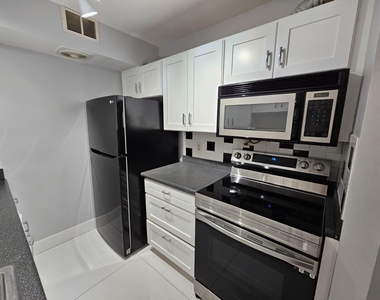 2148 Sherwood Forest Boulevard - Photo Thumbnail 6