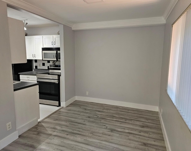 2148 Sherwood Forest Boulevard - Photo Thumbnail 12