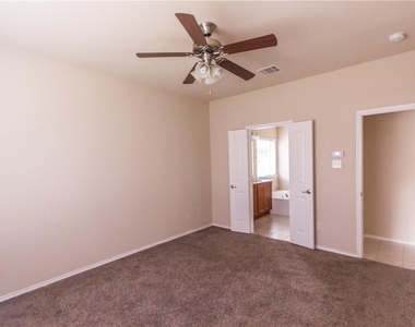 9908 Moccasin Creek Lane - Photo Thumbnail 17
