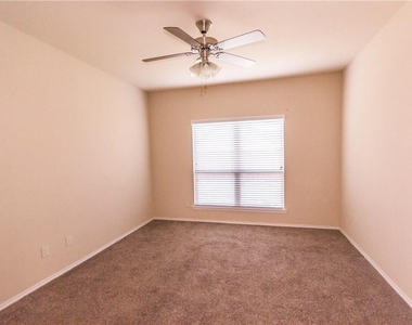 9908 Moccasin Creek Lane - Photo Thumbnail 18