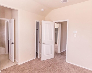 9908 Moccasin Creek Lane - Photo Thumbnail 10
