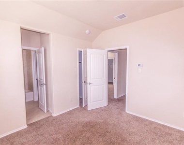 9908 Moccasin Creek Lane - Photo Thumbnail 8