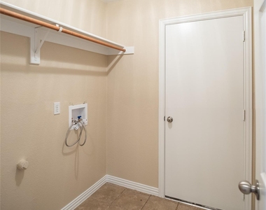 5516 Amber Way - Photo Thumbnail 16