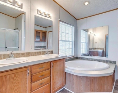 185 County Road 4869 - Photo Thumbnail 13