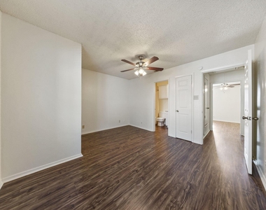 929 W Hickory Street - Photo Thumbnail 18