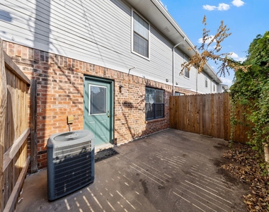 929 W Hickory Street - Photo Thumbnail 21