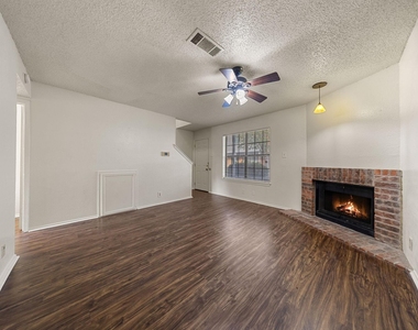929 W Hickory Street - Photo Thumbnail 6