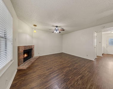 929 W Hickory Street - Photo Thumbnail 5