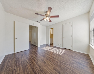 929 W Hickory Street - Photo Thumbnail 14