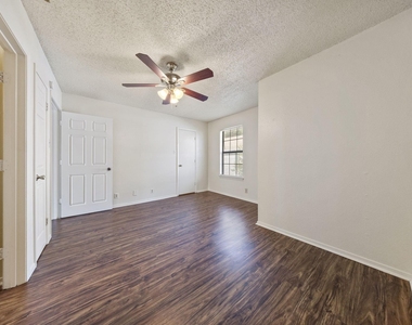 929 W Hickory Street - Photo Thumbnail 19