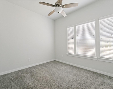 2201 Paxton Way - Photo Thumbnail 14