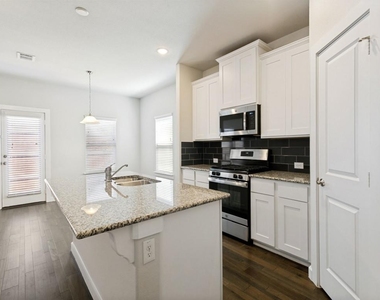2201 Paxton Way - Photo Thumbnail 12