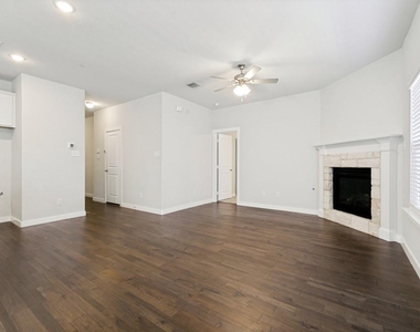 2201 Paxton Way - Photo Thumbnail 6