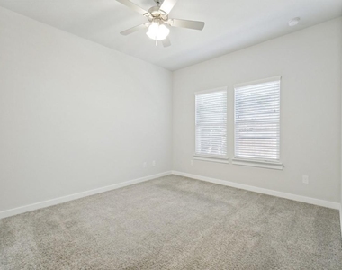 2201 Paxton Way - Photo Thumbnail 19